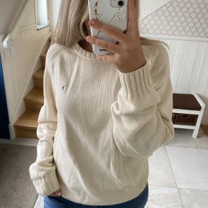 Stickad tröja - Säljer denna stickade tröjan från Boomerang som jag köpte på deras sample sale💗 Den är helt ny och aldrig använd!