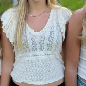 Blus  - Säljer tröja/blus från Zara, använder inte längre pga för liten för mig. Skriv för frågor❤️