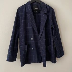 Blårutig kavaj - Väldigt fint skick storlek small