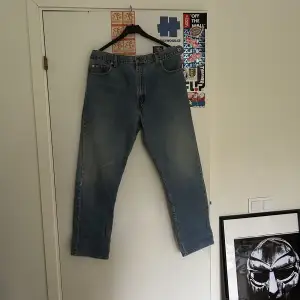 Riktigt Loose vintage Levi’s jeans, vet inte vilken modell det är :( långa i benen och ser ut som nya! 