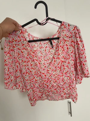 Söt Blus - Super fin och somrig blus! I mycket fint skick!