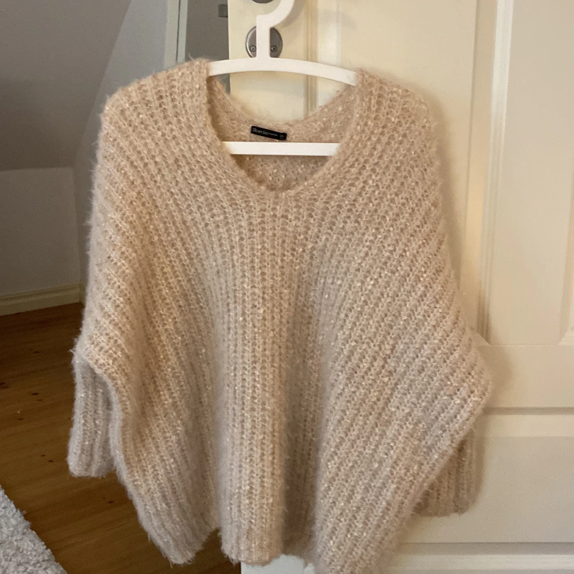 Benvit Stickad tröja