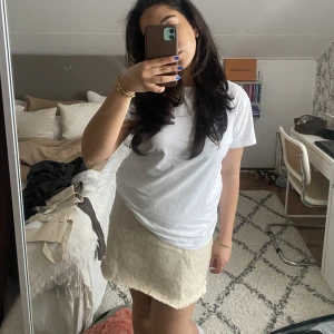 Kort stickad kjol - Kort stickad kjol som är avklippt från en lång kjol! Går också att ha som topp❤️