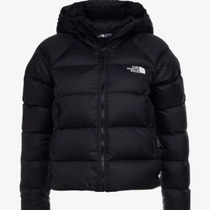 The North Face  - Säljer fin The North Face jacka! Perfekt till vår då den är något tunnare. Kontakta mej för fler bilder❤️