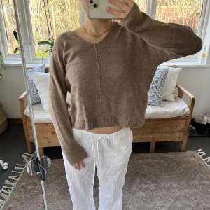 Brun stickad tröja  - Brun stickad tröja ifrån h&m i storlek XS.🤎