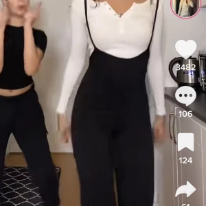 jumpsuit - säljer min fina jumpsuit eftersom den inte kommer till någon användning någon mera och då könner jag att någon annan kan ha till nytta i den ☺️