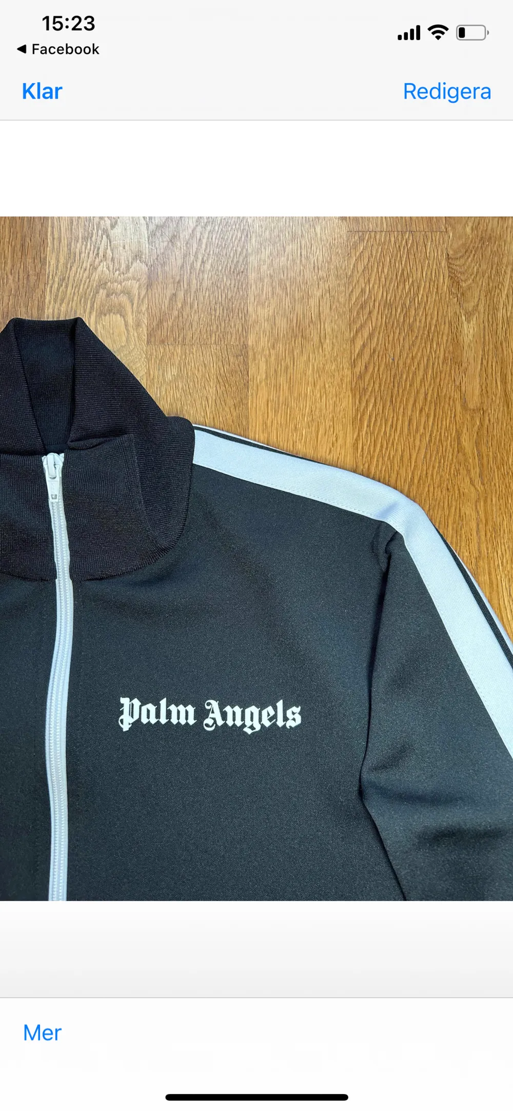 Säljer min Palm angels track top storlek XL.  Skick 9/10 (använd väldigt lite)  Har kvitto på bild ifall de önskas  Kontakta gärna för mer bilder och om ni har frågor  Pris: 2500  Bud från 2100. Tröjor & Koftor.