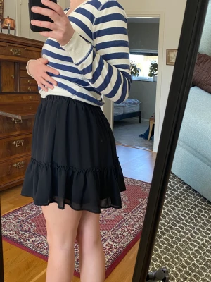 Svart kjol  - Perfekt till sommaren🌸