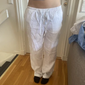 Linnebyxor  - Säljer dessa linnebyxor från h&m!💕💕passar någon runt 165-170! 