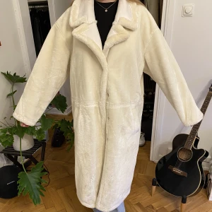 Asos kappa - Kappa köpt på Asos i storlek EU42. Använts max två gånger så är i super skick. (Frakt tillkommer)🤍