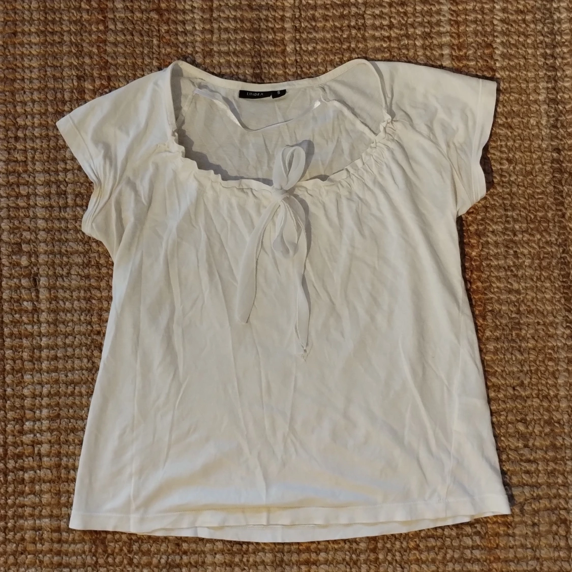 Vit tröja med snörning - 91