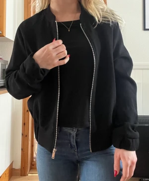 Bomberjacka  - Bomberjacka från Gina Tricot, storlek 36
