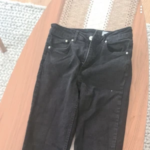 Fina svarta jeans - Lives jeans 