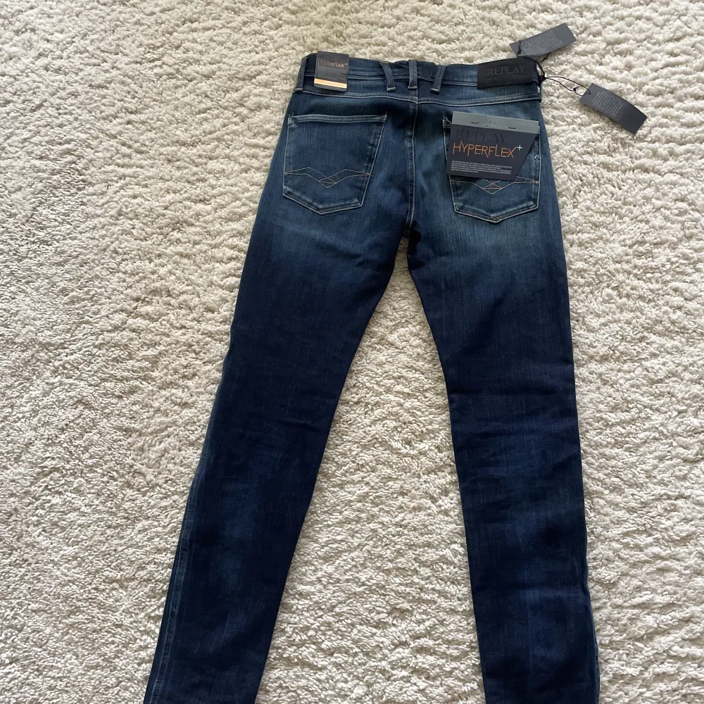 Tja jag säljer mina replay jeans som inte passar. Nypris:1800. Om du har funderingar så är de bara att hör av dig!. Jeans & Byxor.