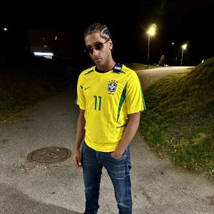 02/03 Brazil National Home Kit ”Retro Ronaldinho, #11” 🇧🇷⚽️  Storlek: M   Först till kvarn‼️