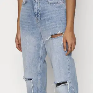 Säljer dessa fina jeans från Gina då de är för stora för mig! Byxorna är i storlek 36 och är i perfekt skick!💕