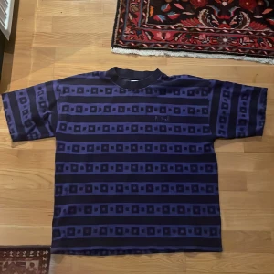 Polar t shirt - Polar t shirt i använt skick.