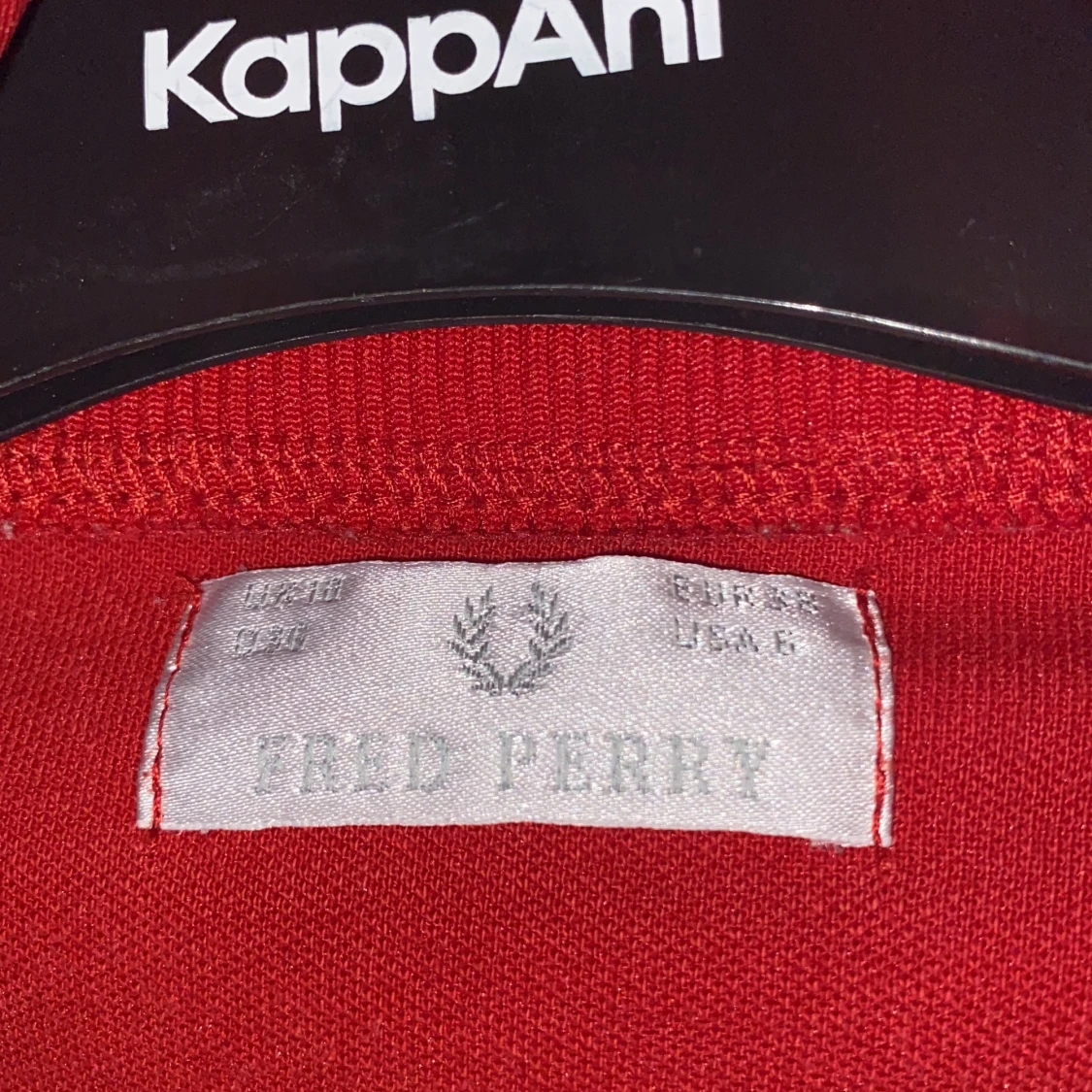 Röd tröja med dragkedja - 90