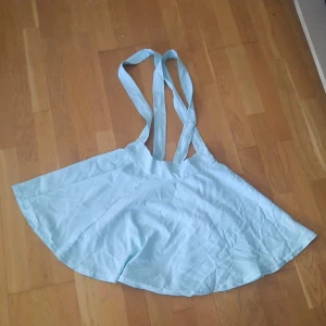 Turkos blå hängselkjol! - Storlek; XS