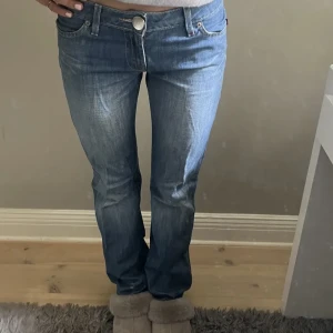 Lågmidjade jeans - Snygga lågmidjade jeans💞 storlek 27/32, 299kr+frakt💞