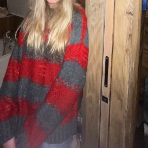 urban outfitters tröja - snygg och skön tjocktröja! använd 1 gång❤️