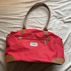 Longchamp väska - Säljer denna jätte fina röda väska💕🌟