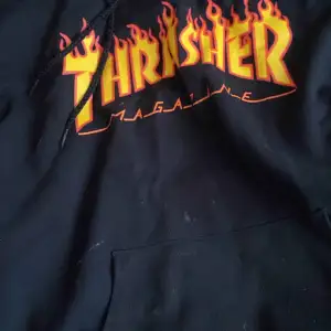 Trasher hoodie, knappt använd få tal ggr Storlek S/M Fortf extremt fint skick Finns i Sthlm alt kan fraktas 