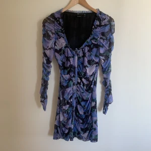 Klänning - Aldrig använd. 