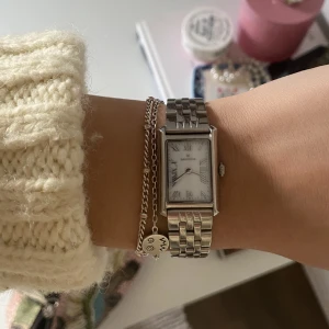 Mockeberg klocka  - Säljer min klocka från Mockberg, använder den inte längre därav säljer jag den ❤️