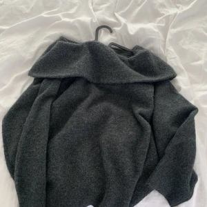 Off shoulder - Off shoulder tröja som aldrig kommit till användning. Superfin! Säljer för 150 vid snabb affär