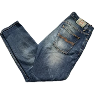 Nudiejeans - Hej! Jag säljer ett par schyssta nudiejeans för 399kr, modellen heter ”Grim trim” nypris 1600kr. Modellen är 185cm Hör av er vid minsta fråga eller fundering!