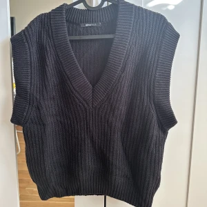 Väst - Stickad väst från Gina tricot