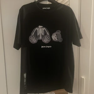 Palm Angels T-shirt - Storlek: L. Skick: Ny. Obs! Ej äkta. Kan tänka mig 150 vid snabbaffär