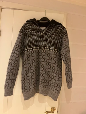 Stickad tröja - Vintage tröja köpt på Humana i Berlin