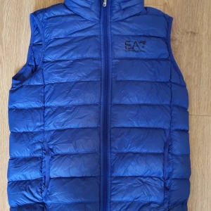 EA7 vest  - It's brand new I have just worn it twice I can lower the price if you buy it fast