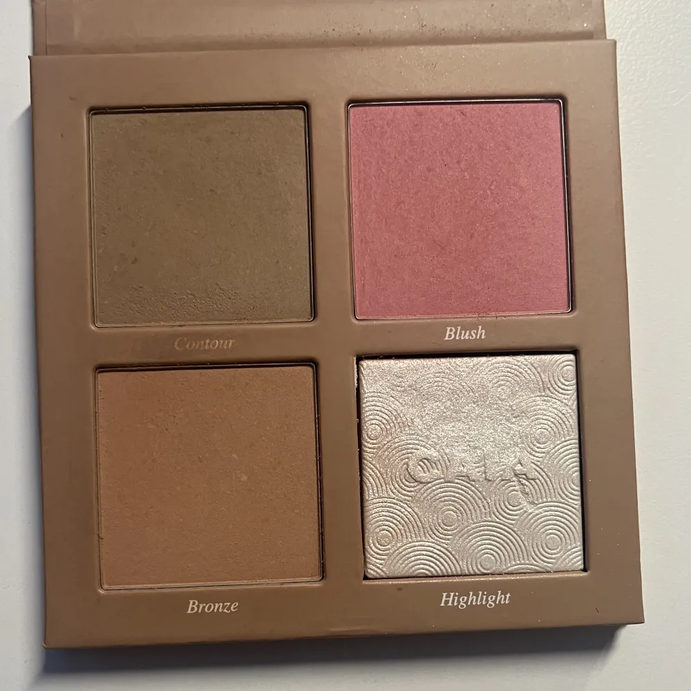 Caia palette i färgen sassy. Så fin😍 oanvänd endast testad. Säljer då jag råkade köpa 2💗💗. Övrigt.