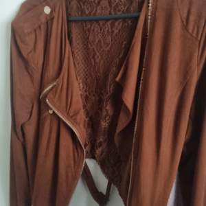 Brown cropped jacket, size L 
