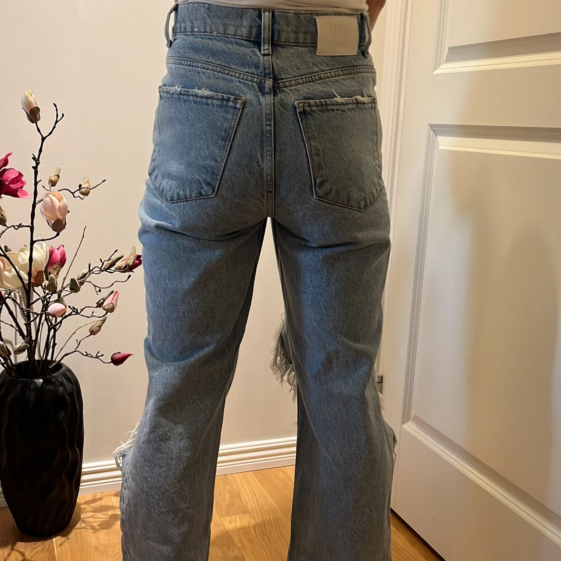 Jeans med hål från Mango  - 90