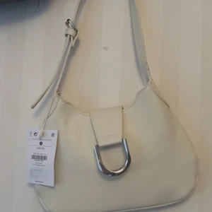 väska  - väska från pull & bear