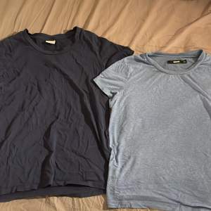Säljer dessa två t-shirts. Använda men i gott skick. Den mörka är från Gina Tricot och den ljusa är från BikBok. Båda är i storlek XS. Önskas fler bilder, eller om du bara vill ha en utav dom, hör av dig :) Säljer för 60, eller 30kr/st <3