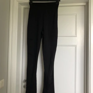 Kostymbyxor - Jätte fina kostymbyxor ( lite stretch)! Inga fickor, slits fram vid fötterna!