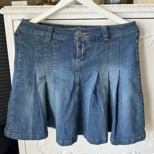 Så söt jeans kjol från only!🤍 Köpt secondhand men kommer inte tillanvädning:(