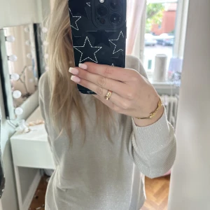 Topp - Jätte fin top med lite skimmer i sig!! I toppskick