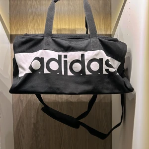 Adidas bag - Bra skick 