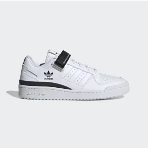 Adidas forum low - Säljer nu dessa skor i storlek 38, helt oanvända och paket medföljer
