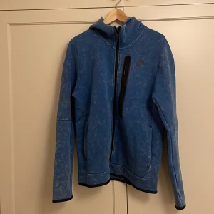 Nike tech fleece hoodie - Fint skick inga defekter använd 3-4 gånger