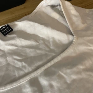 Vit topp - En vit topp från shein i storlek Xs men passar S, gott skick!!