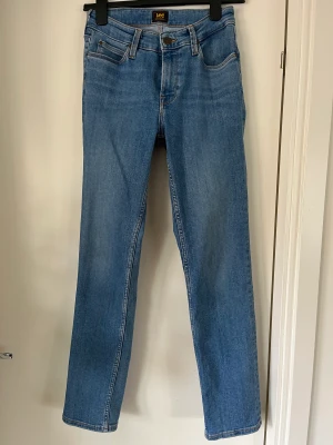 Lee jeans - Knappt använda Lee jeans, modell Marion stright, strl W27L31 