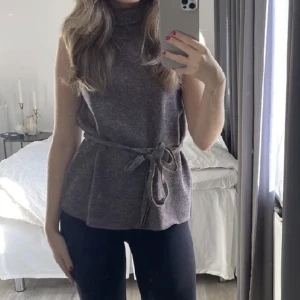 Zara topp - En stickad topp från zara som inte kommer till användning. Slutsåld. Säljer för 180+frakt 