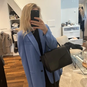 ZARA BLAZER  - En jättefin zara blazer i blå!! Använd ett fåtal gånger 💙